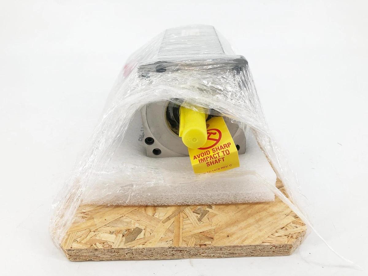 New Allen Bradley VPL-B1002M-PK14AA Ser. A Kinetix VP Low Inertia Servo Motor