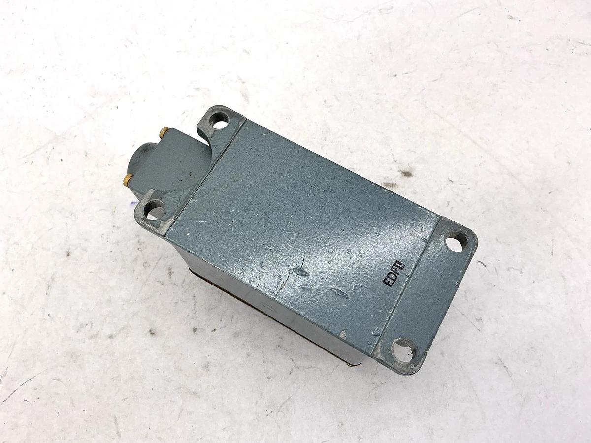 Used Allen Bradley 802T-R8TD Ser 2 Oiltight Limit Switch Time Delay 3A 120V Max