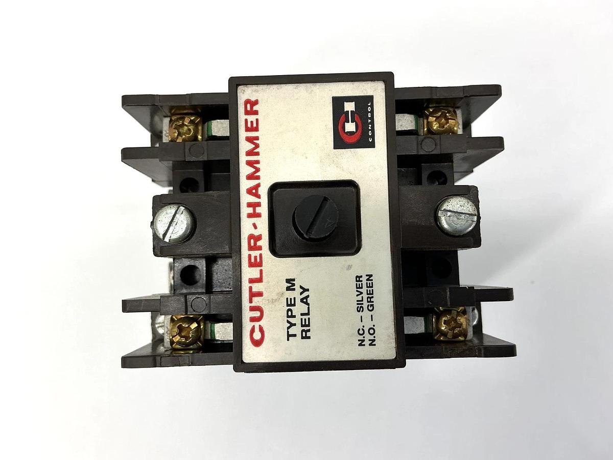 Used Cutler-Hammer D26MR40C Type M Relay 4-Pole 4NO 600V Coil 440/480V 50/60HZ D26MB