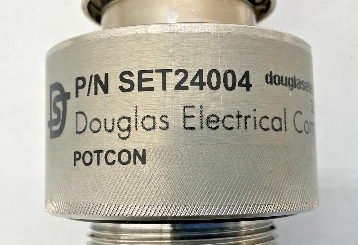 New Douglas Electrical Co SET24004 Hermatic Bulkhead Connector 4-Pin M/F No Box