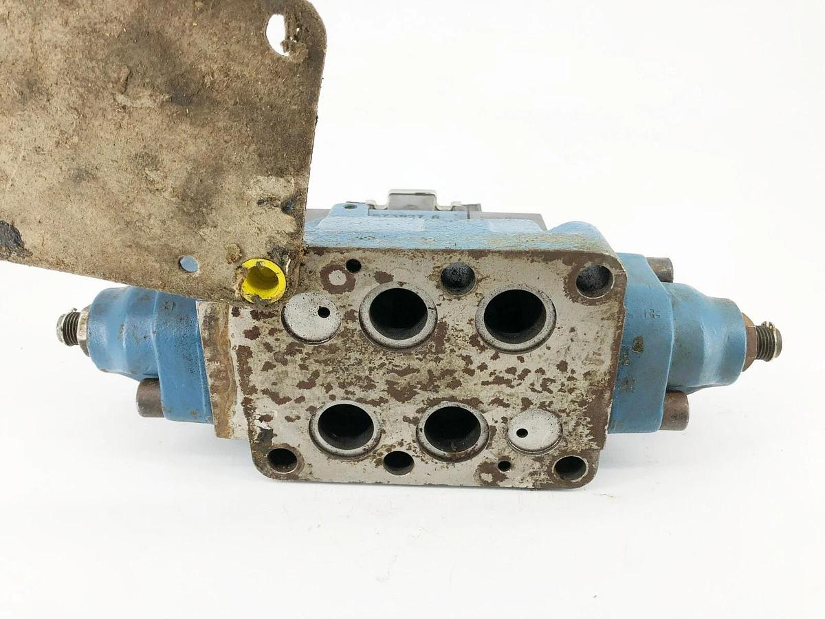 Used Mannesmann Rexroth H-4WEH22E74/6EW110-N9ETDA/10 Directional Control Valve