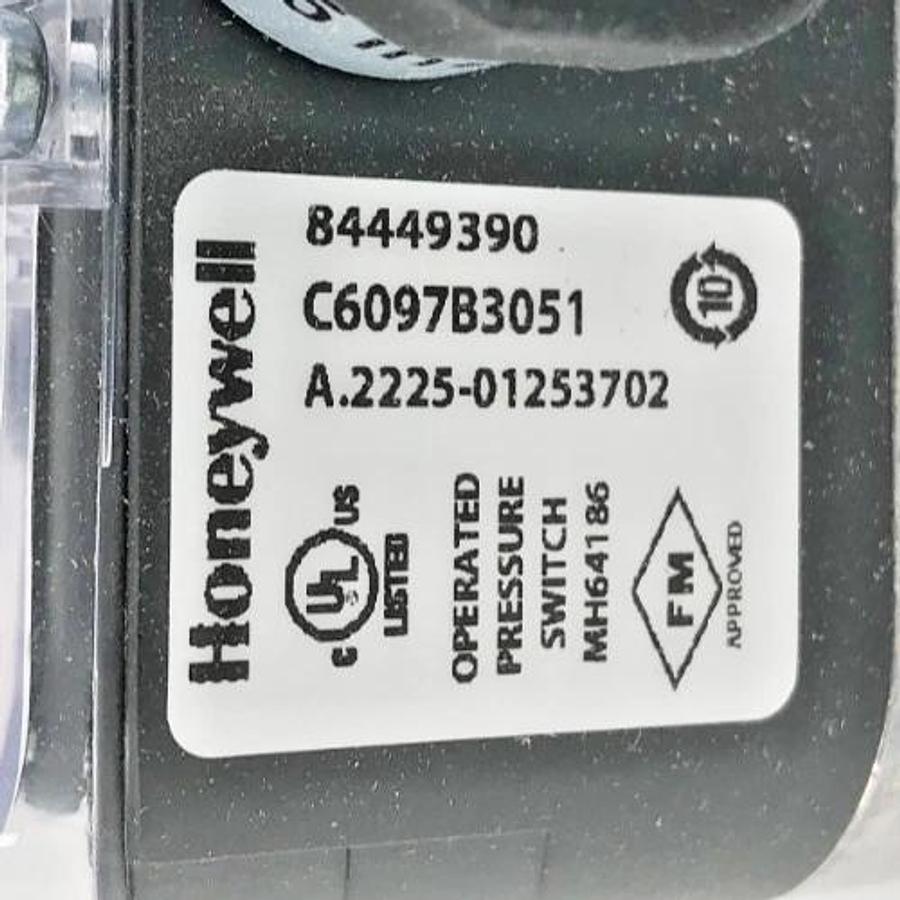 New Honeywell C6097B3051 Pressure Switch 1/4''NPT 40-200'' WC 84449390