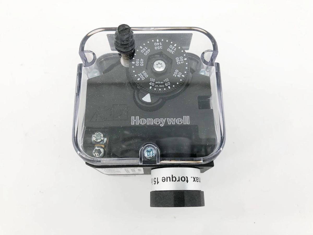 New Honeywell C6097B3051 Pressure Switch 1/4''NPT 40-200'' WC 84449390
