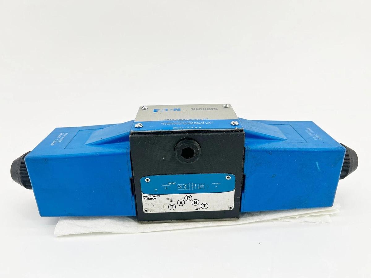 New Eaton Vickers DG4S4-016C-H-60 Directional Control Valve 24V coils - No Box