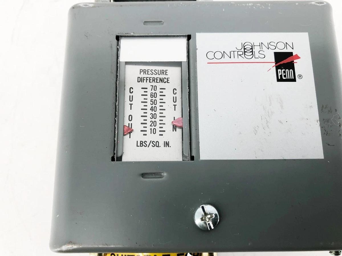 New Johnson Controls P74HA-14 Differential Pressure Control