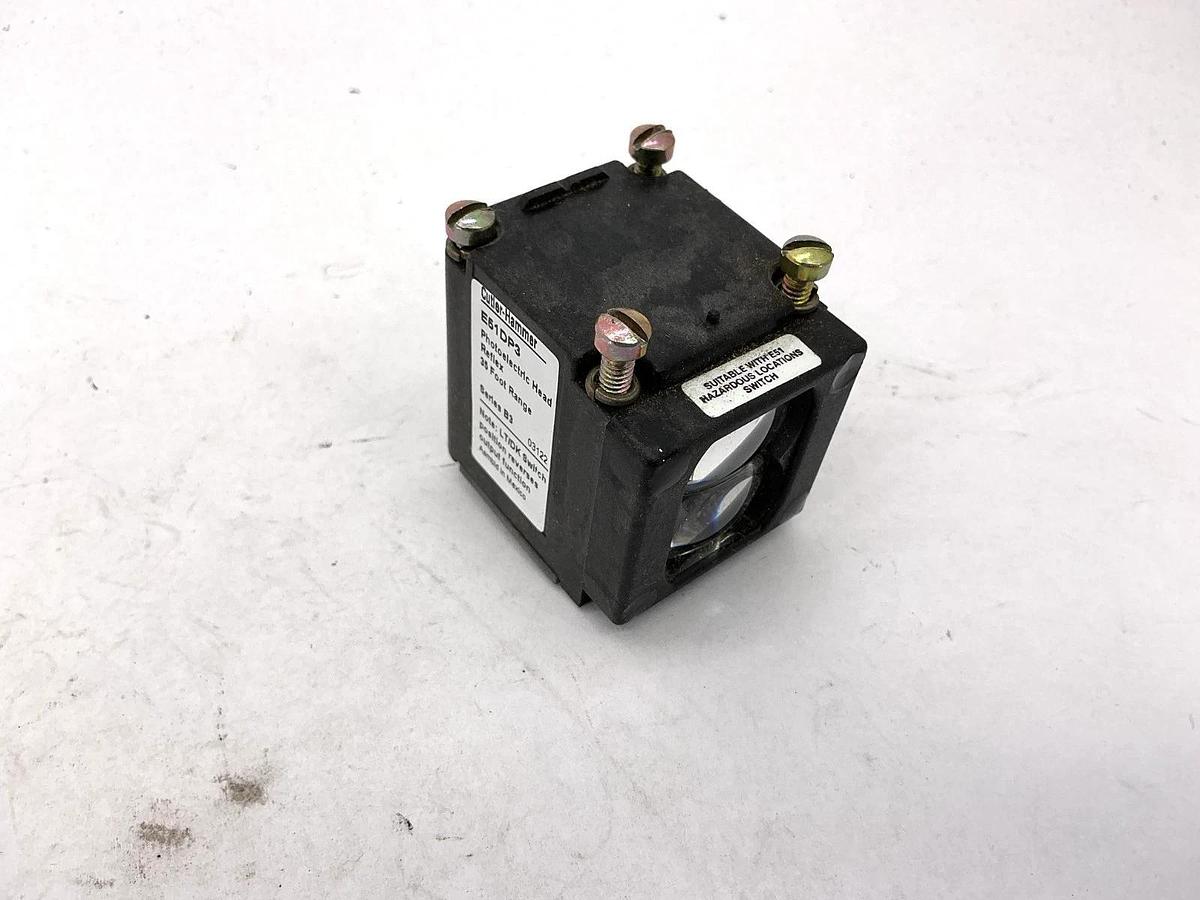 New Cutler-Hammer E51DP3 Ser B3 Photoelectric Head Reflex 35ft Range