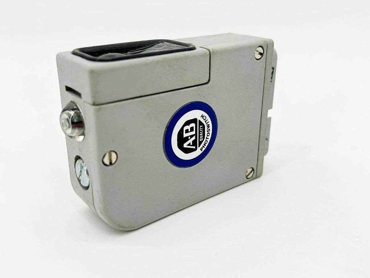 Used Allen Bradley 42DBS-5000 Photoelectric Sensor 10-30VDC