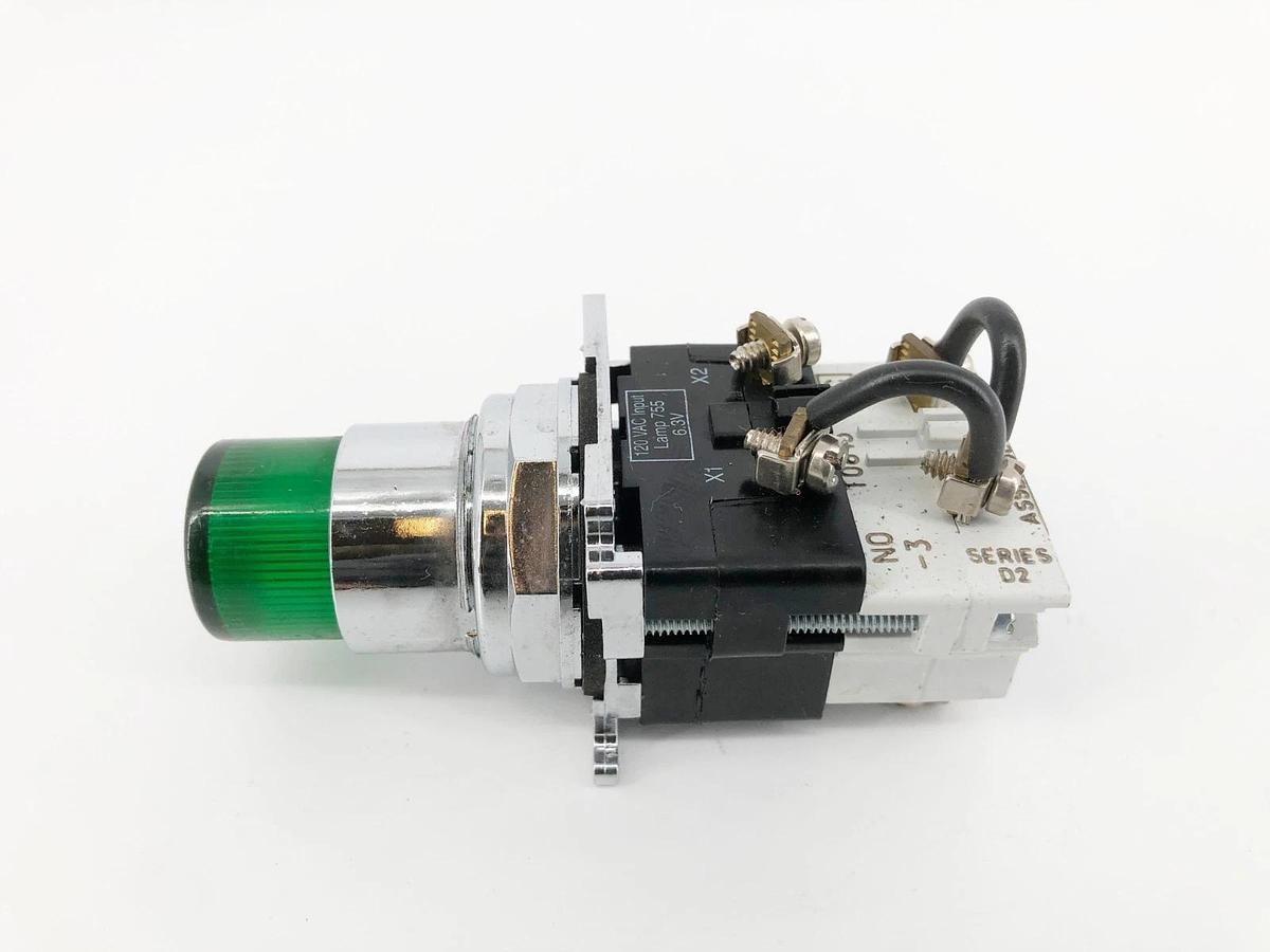 New Cutler Hammer 10250T/9100T/E34 Green Illuminated Pushbutton 120VAC - No Box