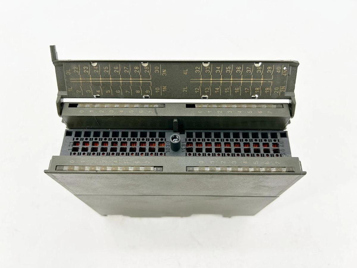 Used Siemens 6ES7 321-1EL00-0AA0 Digital Input Module 32 iNPUT 120VAC 1X40 Pole