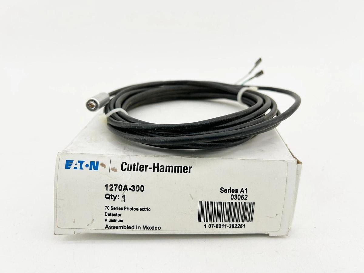 New Cutler Hammer 1270A-300 Photoelectric Sensor 9' Series 70