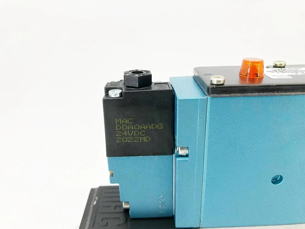 New MAC Valves 93A-AAB-CJA-DM-DDAP-2DG Solenoid Valve 120psi 24VDC Coil