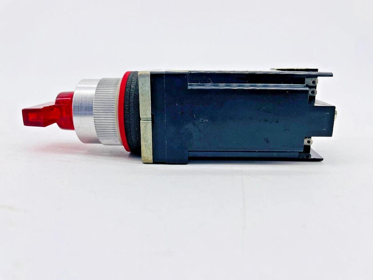 New Allen Bradley 800MR-16JA9BRA Illuminated Selector Switch Red 800MR-16JX9B