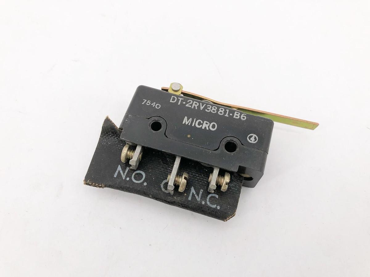 Used Honeywell Microswitch DT-2RV3881-B6 Limit Switch 125/250 VAC 10A