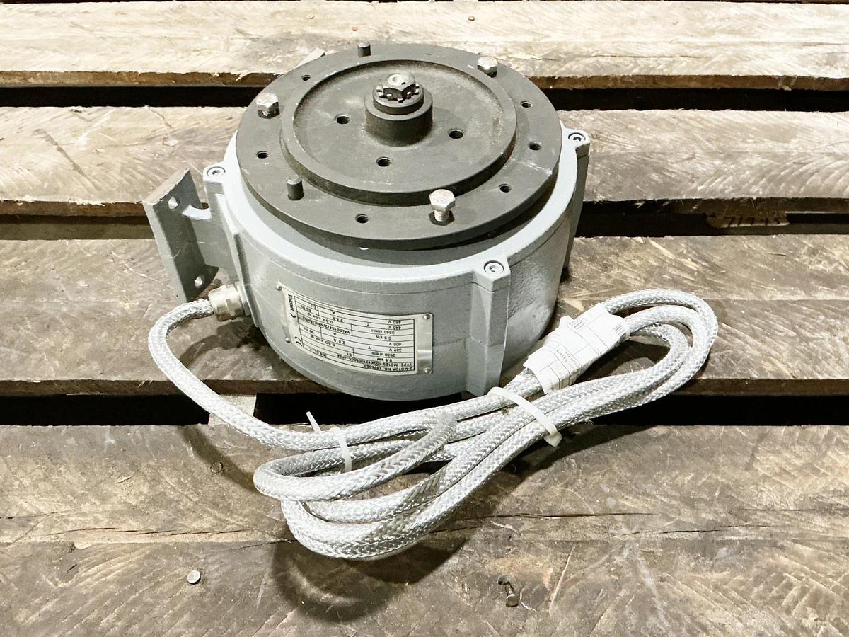 New Valmet MC12S-100K137005004- - IP54 Slitter Motor 460V 2.8A 3540RPM 50/60Hz