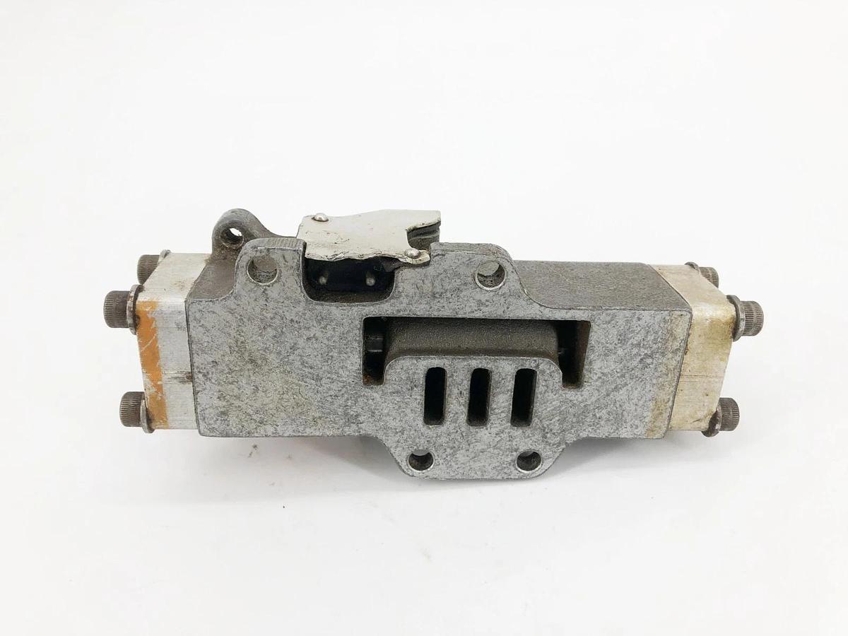 Used Schrader Bellows L445-29-102 Pneumatic Valve