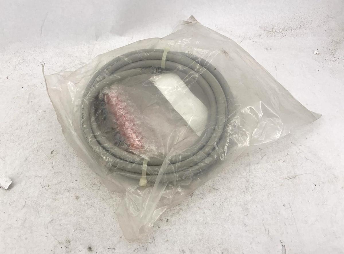 New Allen Bradley 1492-CABLE025D Ser C Pre-Wired Cable for 1746 Digital I/O 2.5m