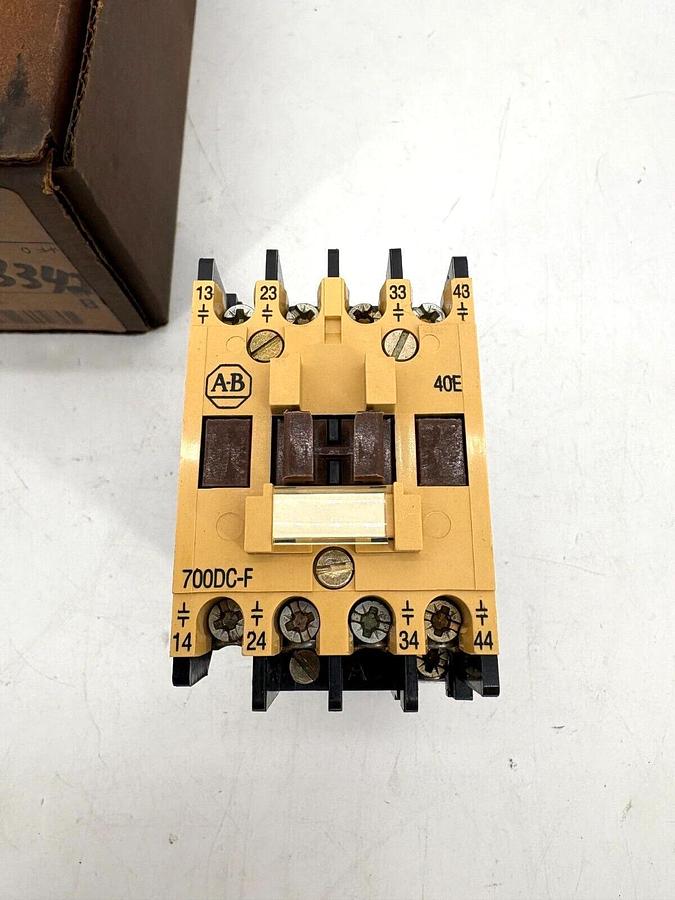 New Allen Bradley 700DC-F400Z1 Ser. B Type F Control Relay 115VDC Coil