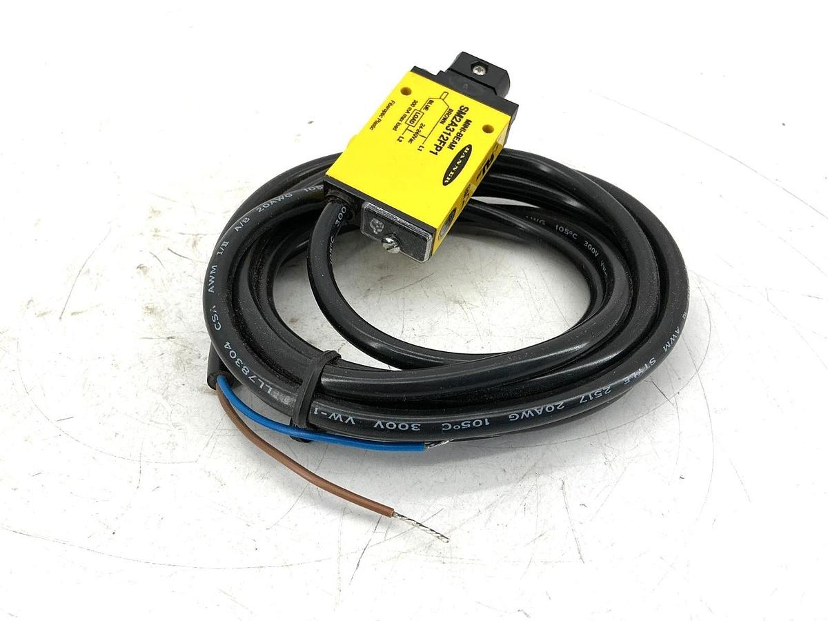 New Banner Engineering SM2A312FP1 Photoelectric Sensor 24-240VAC 63750 - No Box