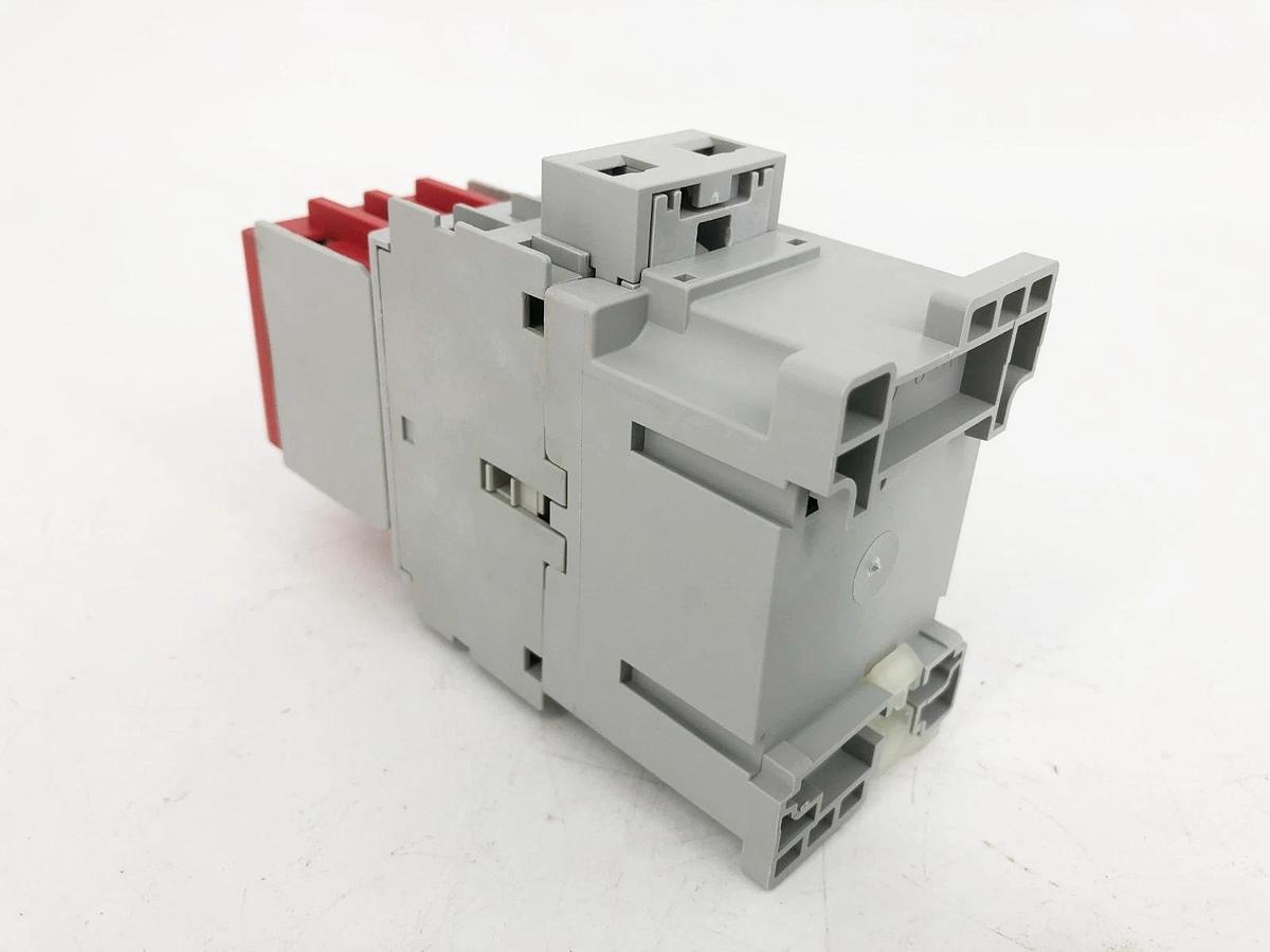 New Allen Bradley 700S-CF620EJC Ser. A Safety Control Relay 24VDC