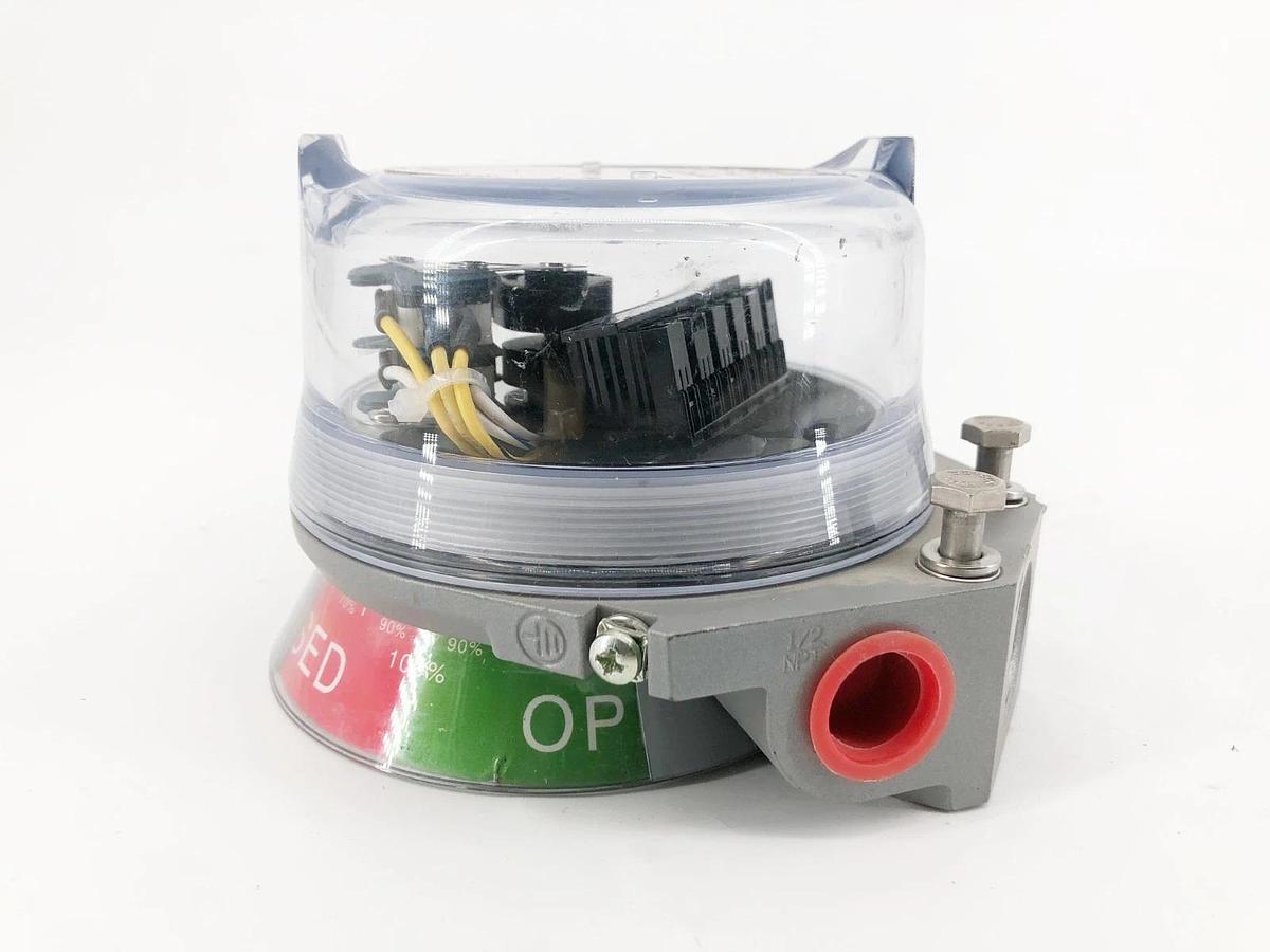 New Stonel QG2WC02SRA Limit Switch 1A 125VAC 4-20mA 10-40VDC - Missing Parts