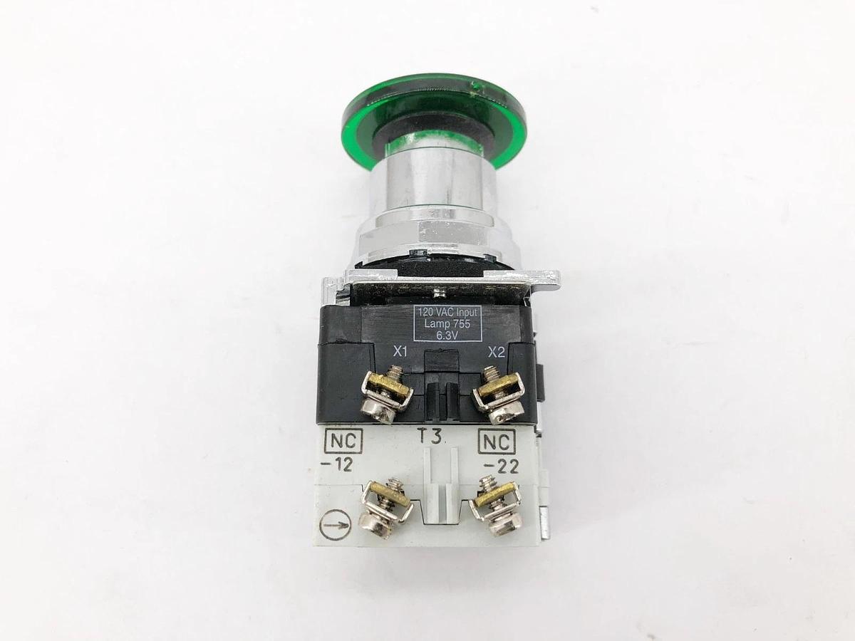 New Cutler-Hammer 10250T463-3C48X Oil Tight Illuminated Green Push-Pull Device