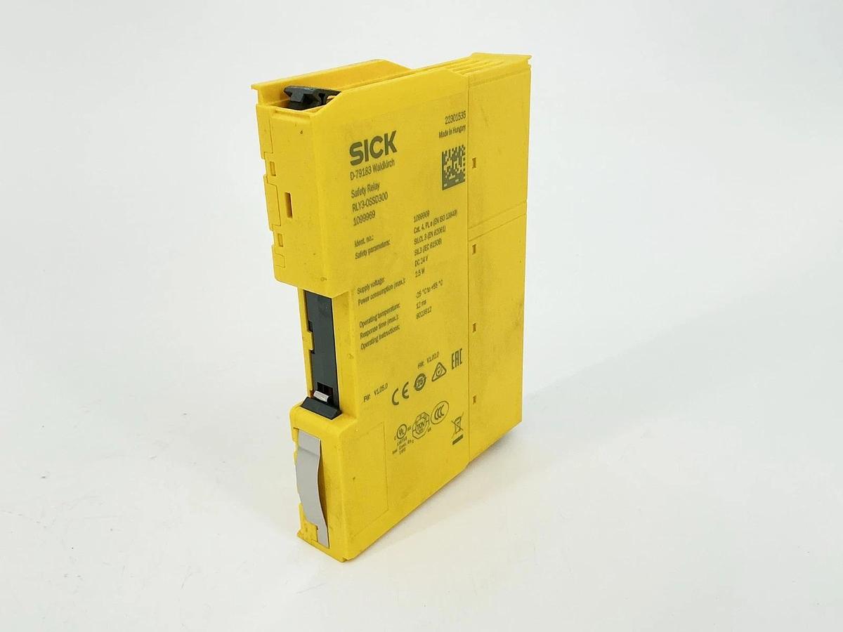 New Sick RLY3-OSSD300 Safety Relay Module 24V 2.5W 1099969