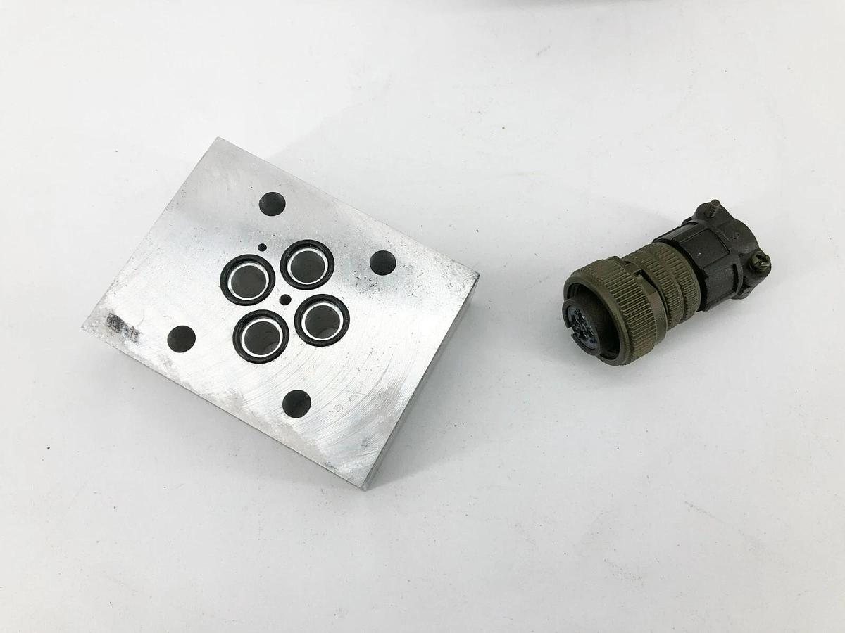 New Benchmark BM15-22/200C1PG-10 Servo Valve