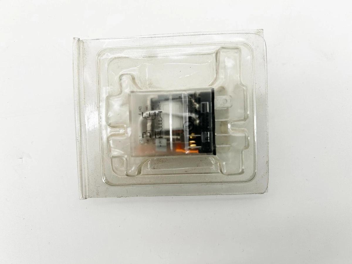 New Lot of 2 Dayton 1EHK1 Relay 8 Blade Plug in DPDT 120Vac 15A