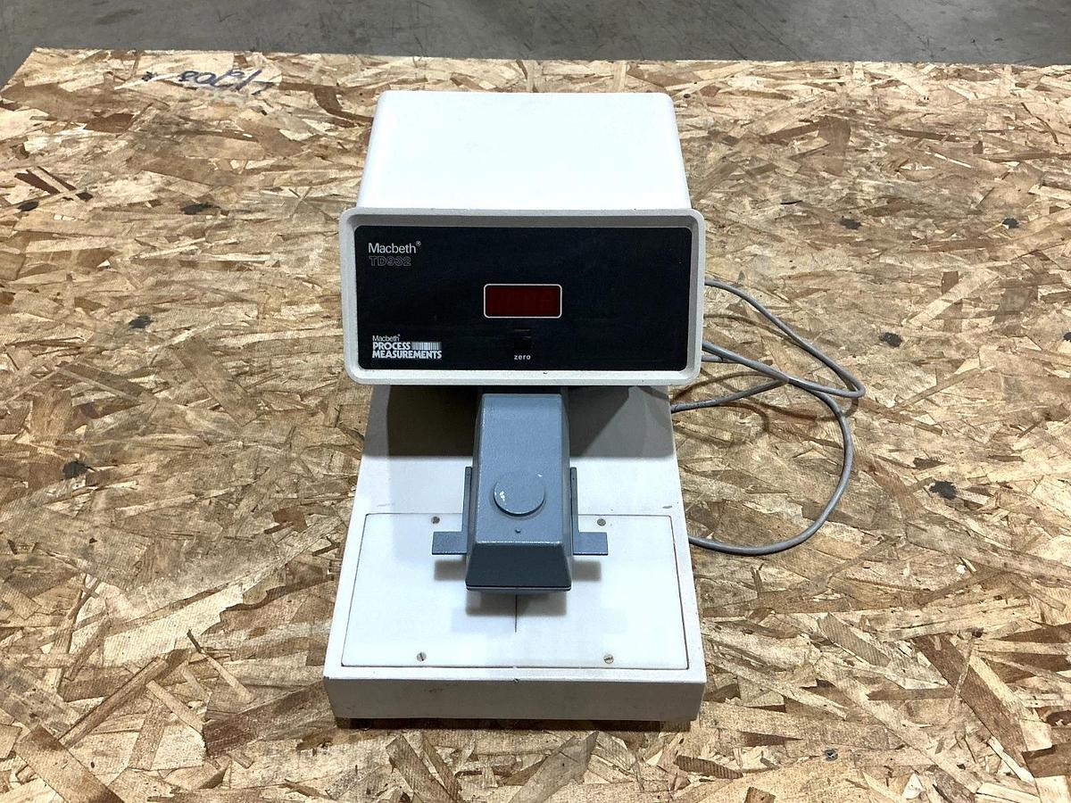 Used Macbeth Process Measurements TD-932 Densitometer 52Watts 50/60-Cycles 115V TD932