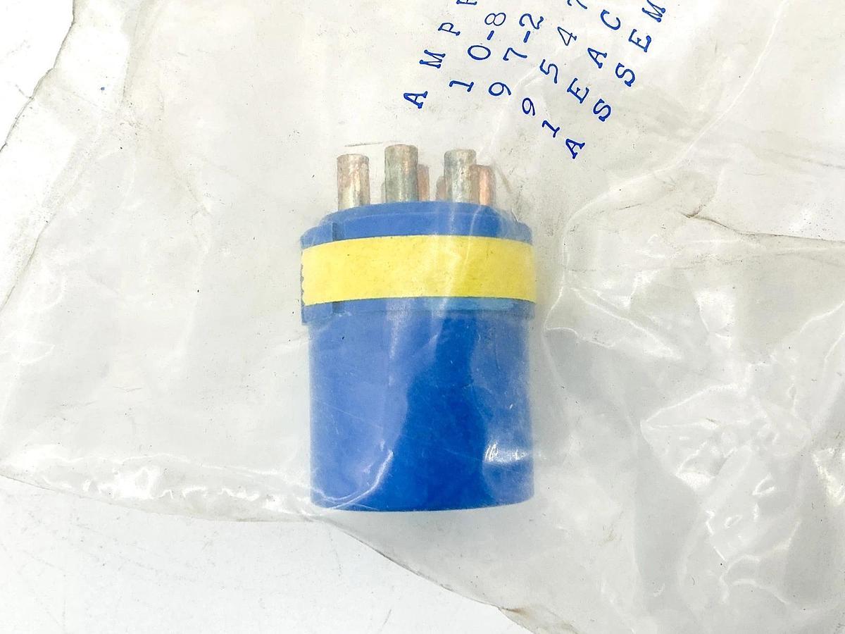 New Amphenol 97-22-23S Circular Socket Connector 8 Pin