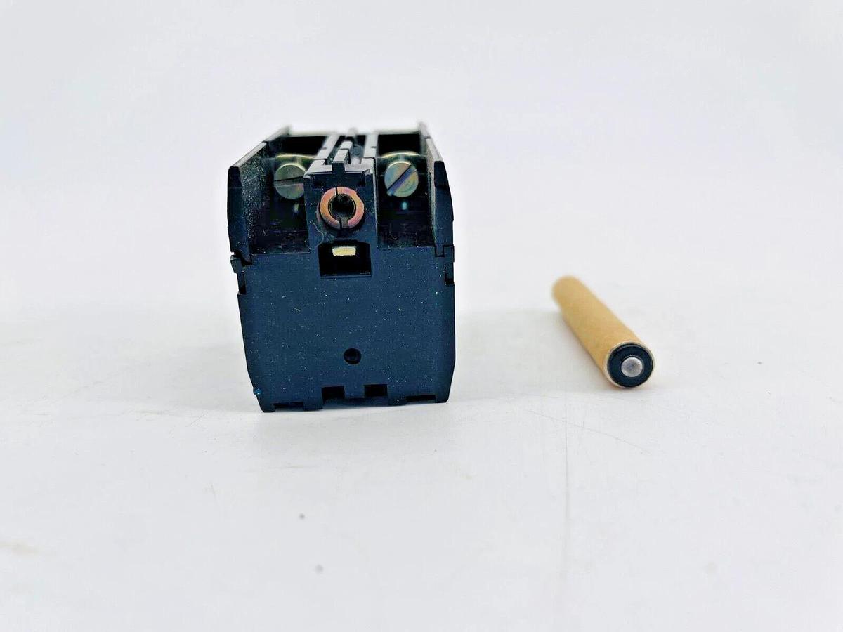 New Cutler Hammer E22R120 Pilot Light 120V