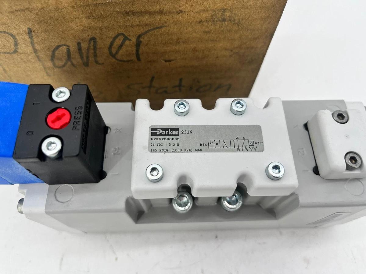 New Parker H2EVXBH0B9D Single Solenoid Valve 2-Pos. 24VDC Coil Spring/Air Ret.