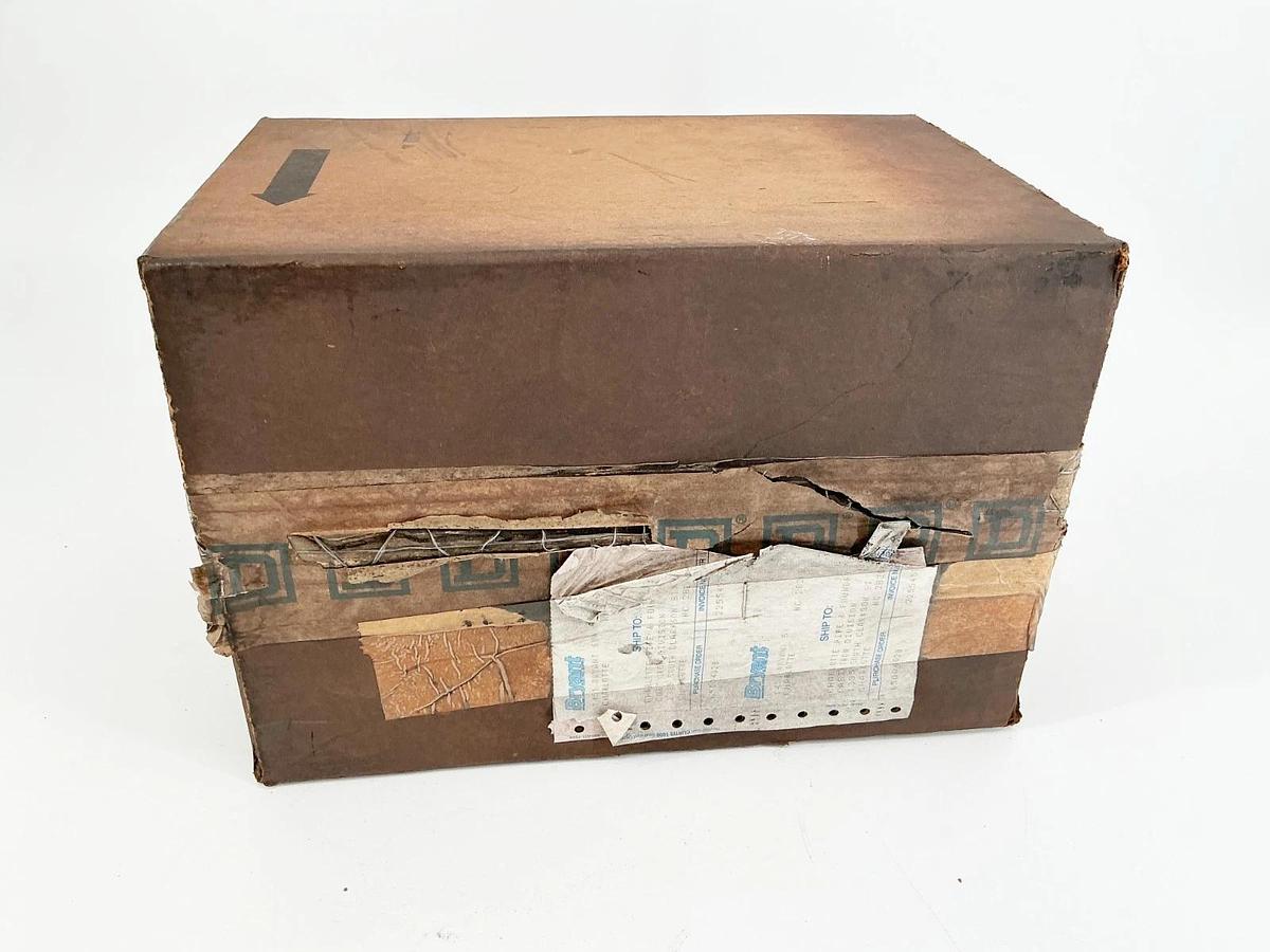 New Square D 8702SCO8V02S AC Reversing Contactor 27A 3P 120V 60Hz Size 1
