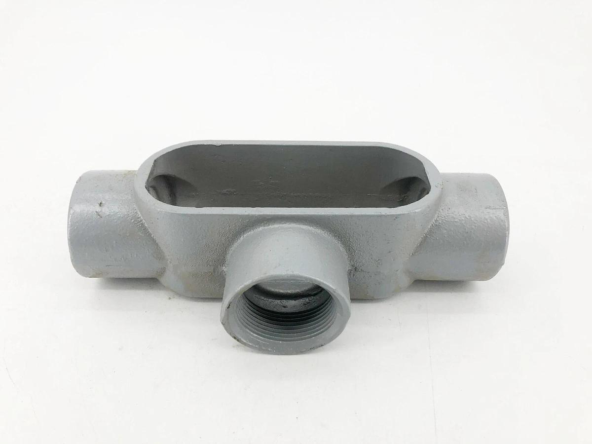 New Killark T57 1-1/2" Iron Conduit Outlet Body T-Type
