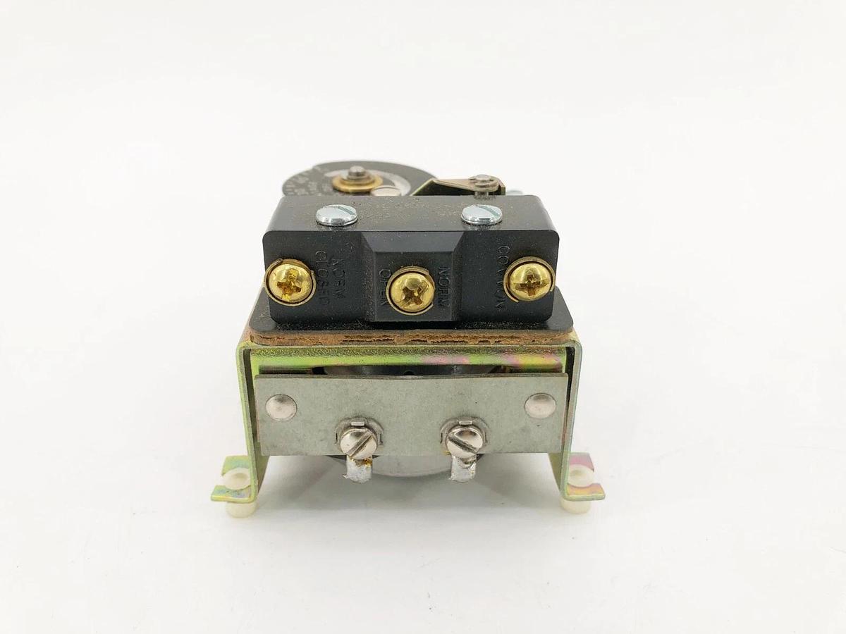 New Industrial Timer Company CM-10 Timer 0 s 3 h 120V 60Hz 830210-011