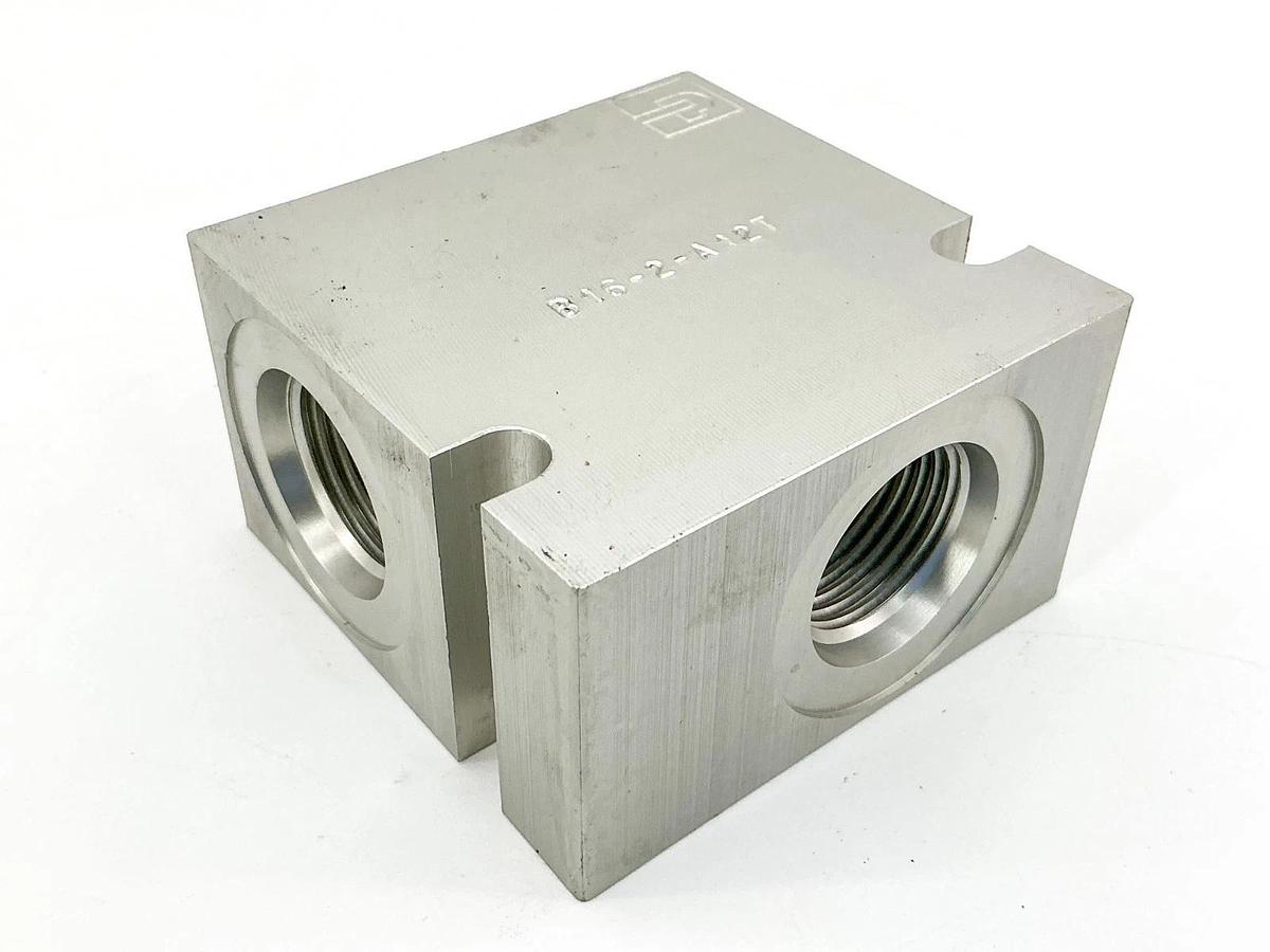 New Parker B16-2-A12T Valve Manifold