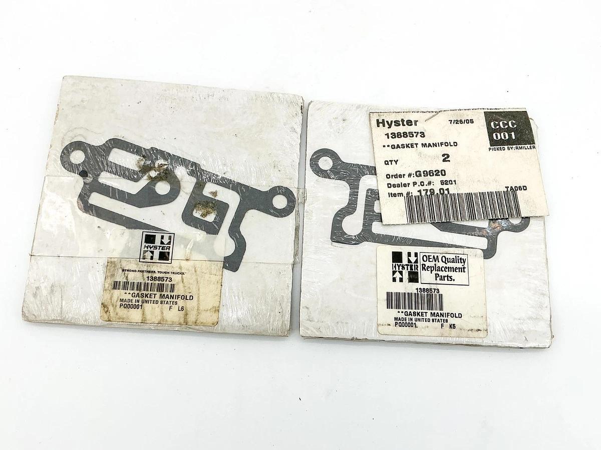 New Lot of 2 Hyster Manifold Gaskets