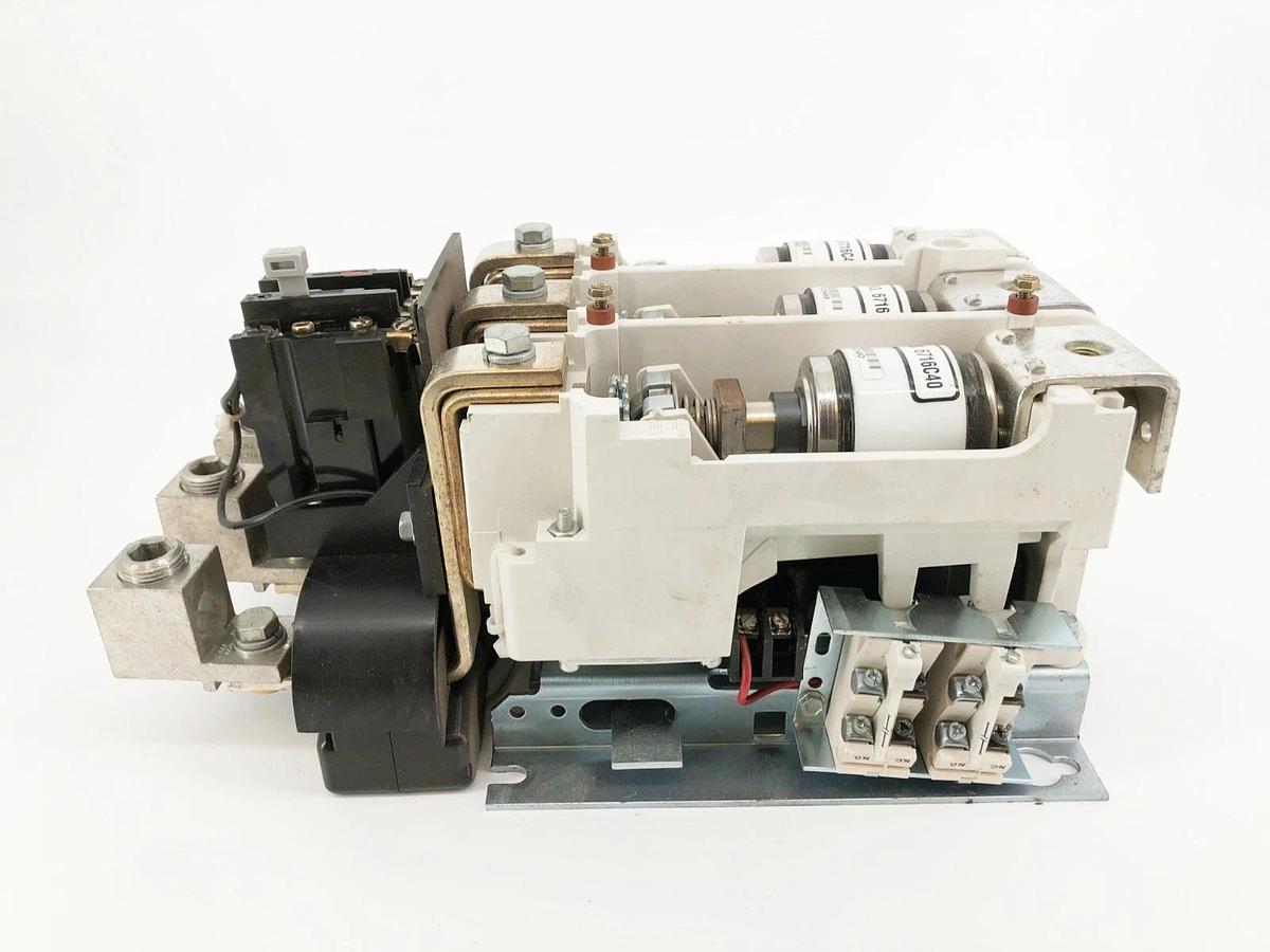 New Cutler-Hammer V200M5CJC Vacuum Starter Size 5 110/120V Coil 270A - No Box