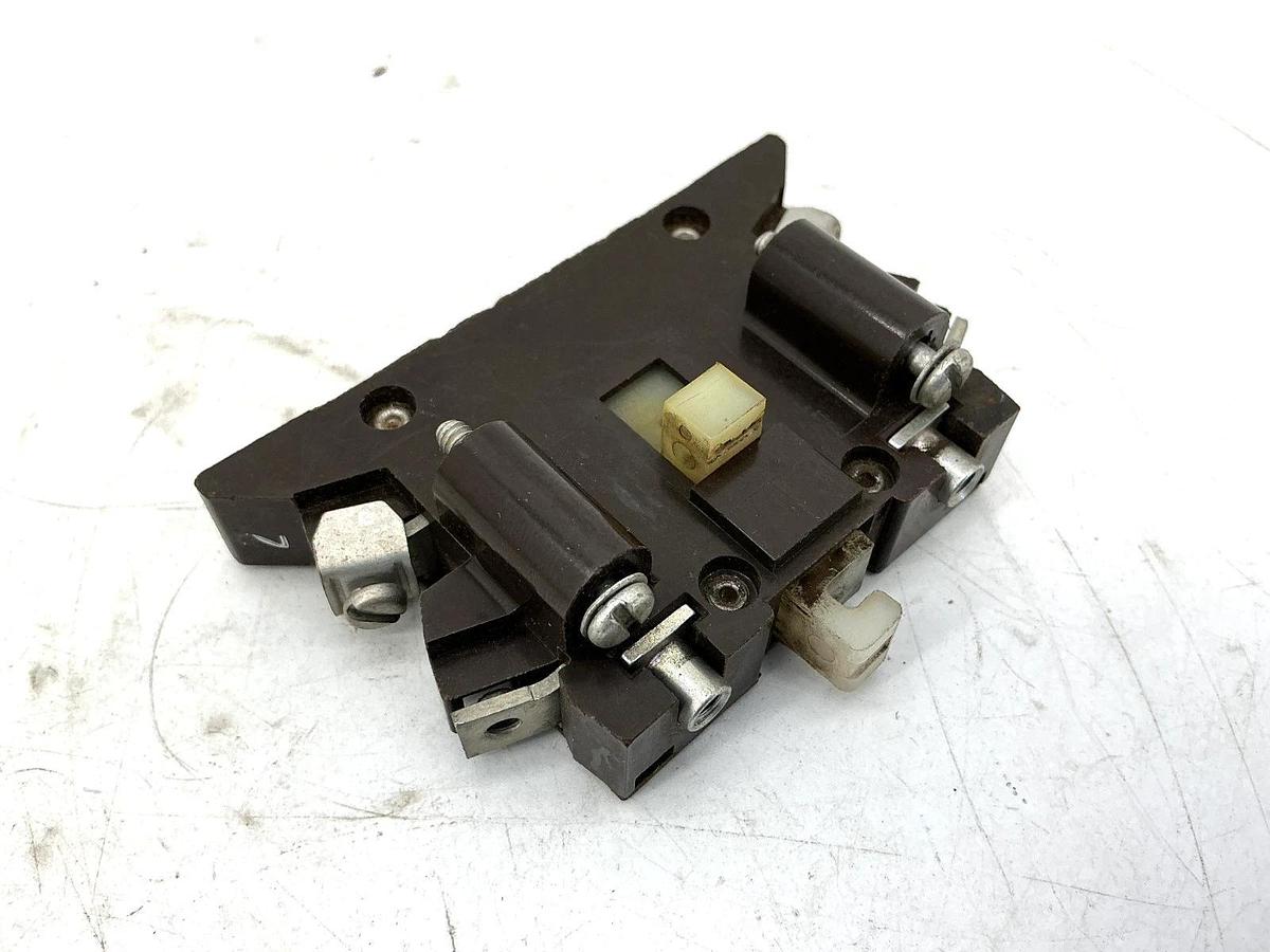 Used Cutler-Hammer C320KB2 Ser A2 Auxiliary Contact 1NO/1NC 600VAC Max