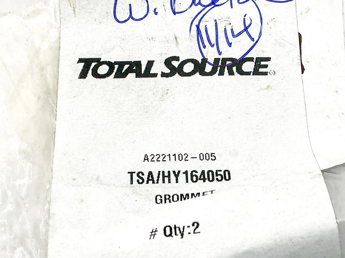 New Lot of 4 TSA/HY164050 PVC Calve Grommet 164050