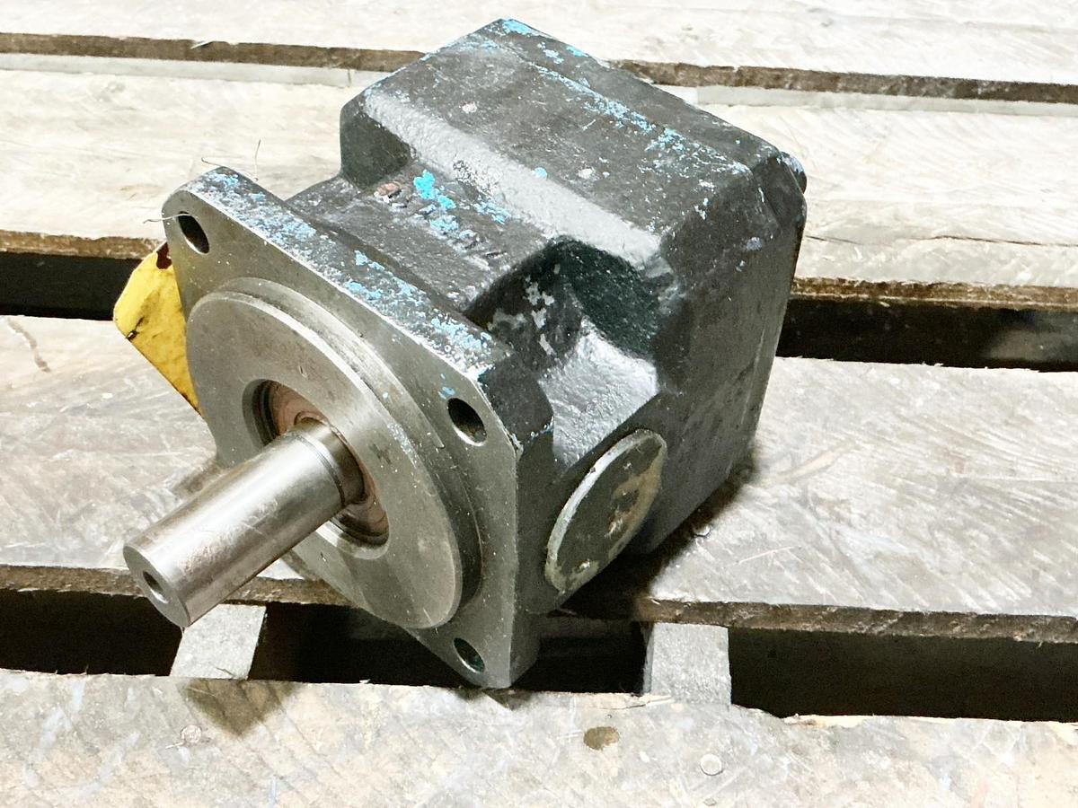 Used Applied Technologies Vickers 70413-1 Gear Pump GPA3-63-E-30-L