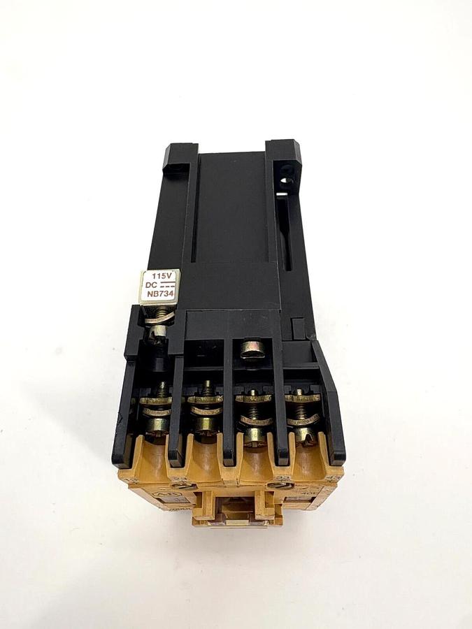 New Allen Bradley 700DC-F400Z1 Ser. B Control Relay 115VDC Coil - No Box