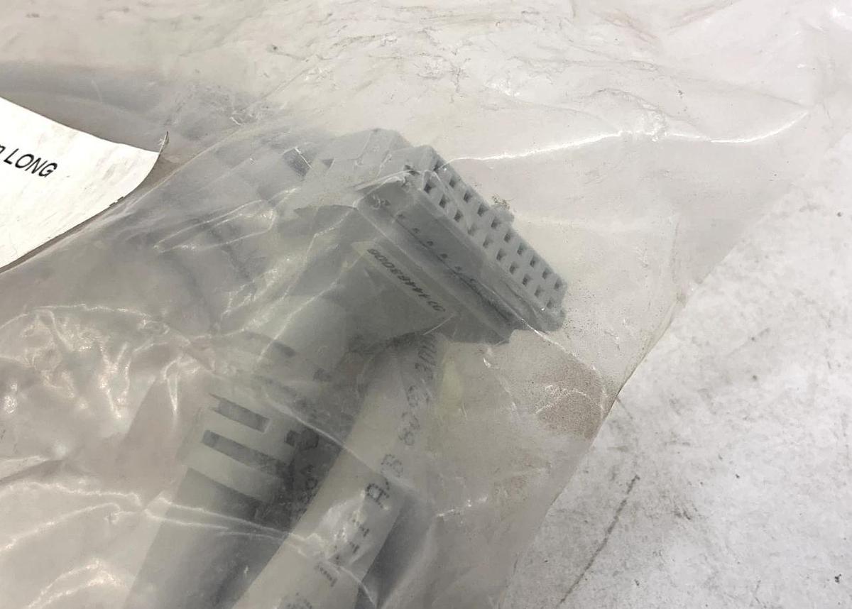 New Allen Bradley 1492-CABLE025D Ser C Pre-Wired Cable for 1746 Digital I/O 2.5m