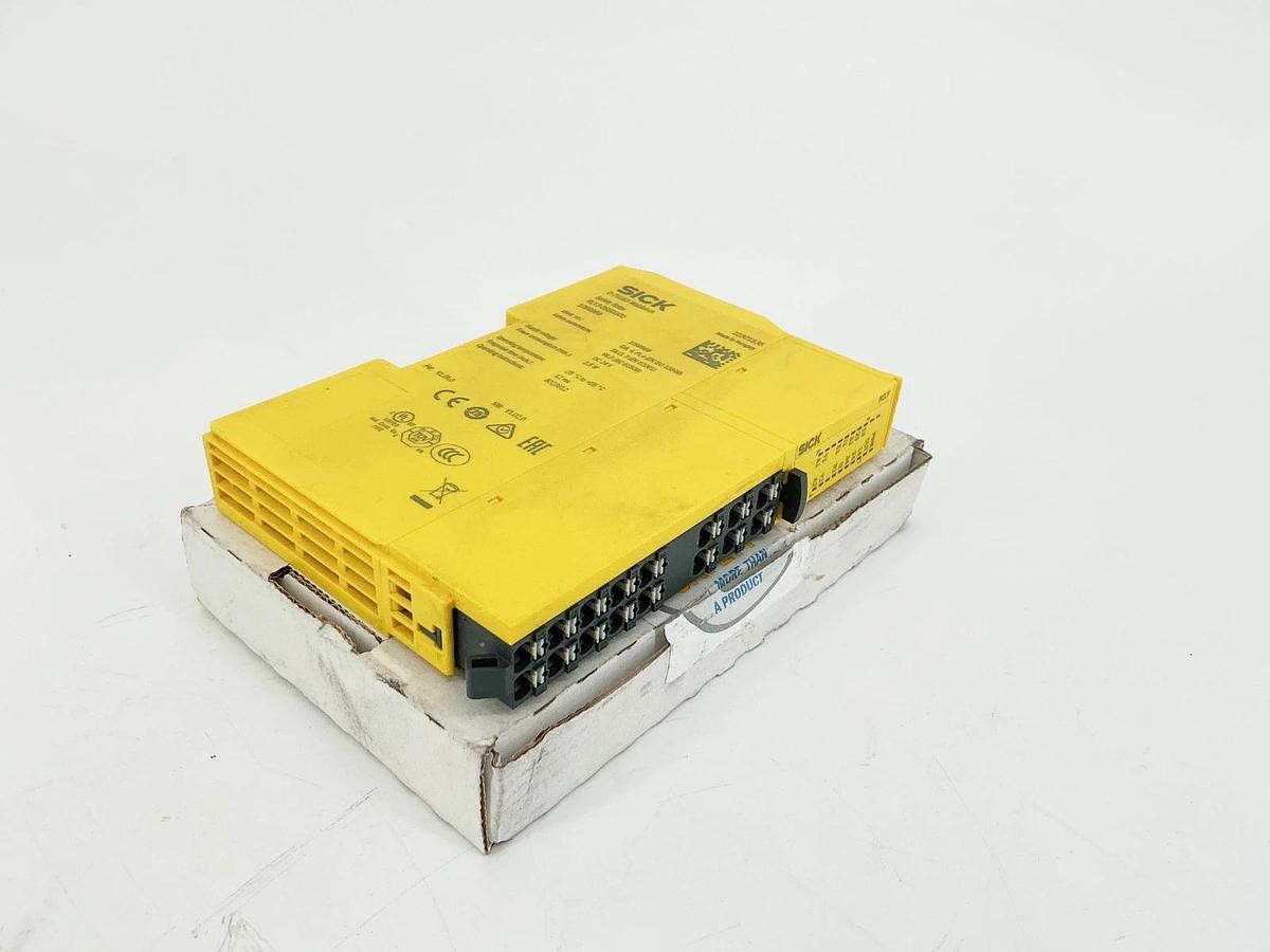 New Sick RLY3-OSSD300 Safety Relay Module 24V 2.5W 1099969