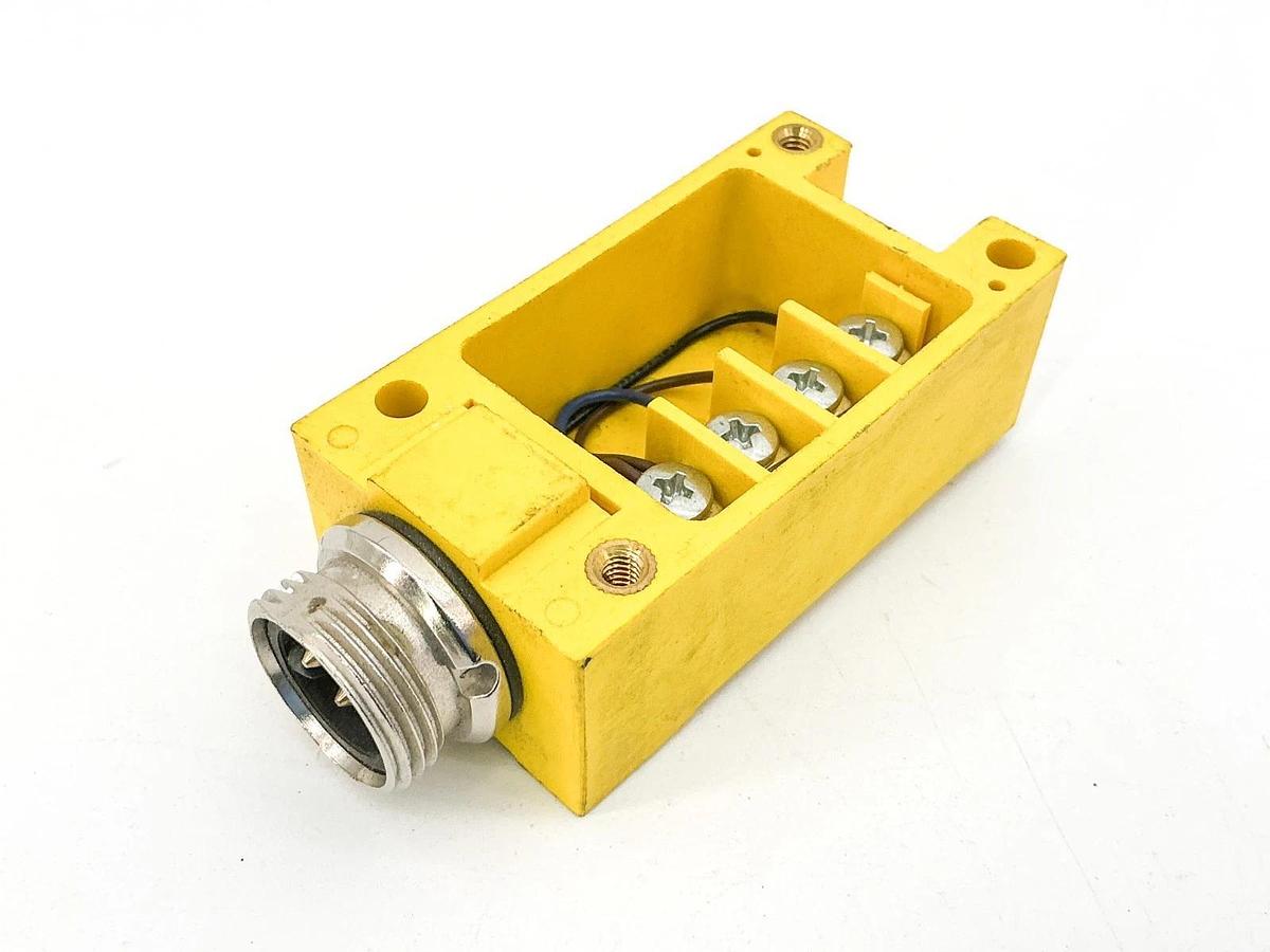 New Banner Engineering RWB4-35004 Wiring Block 4 Wire 35004 - No Box