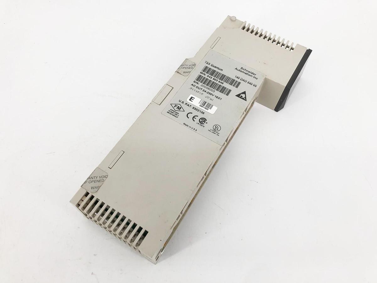 Used Schneider Automation 140DAO84000 Modicon Output Module 24-230VAC 16X1