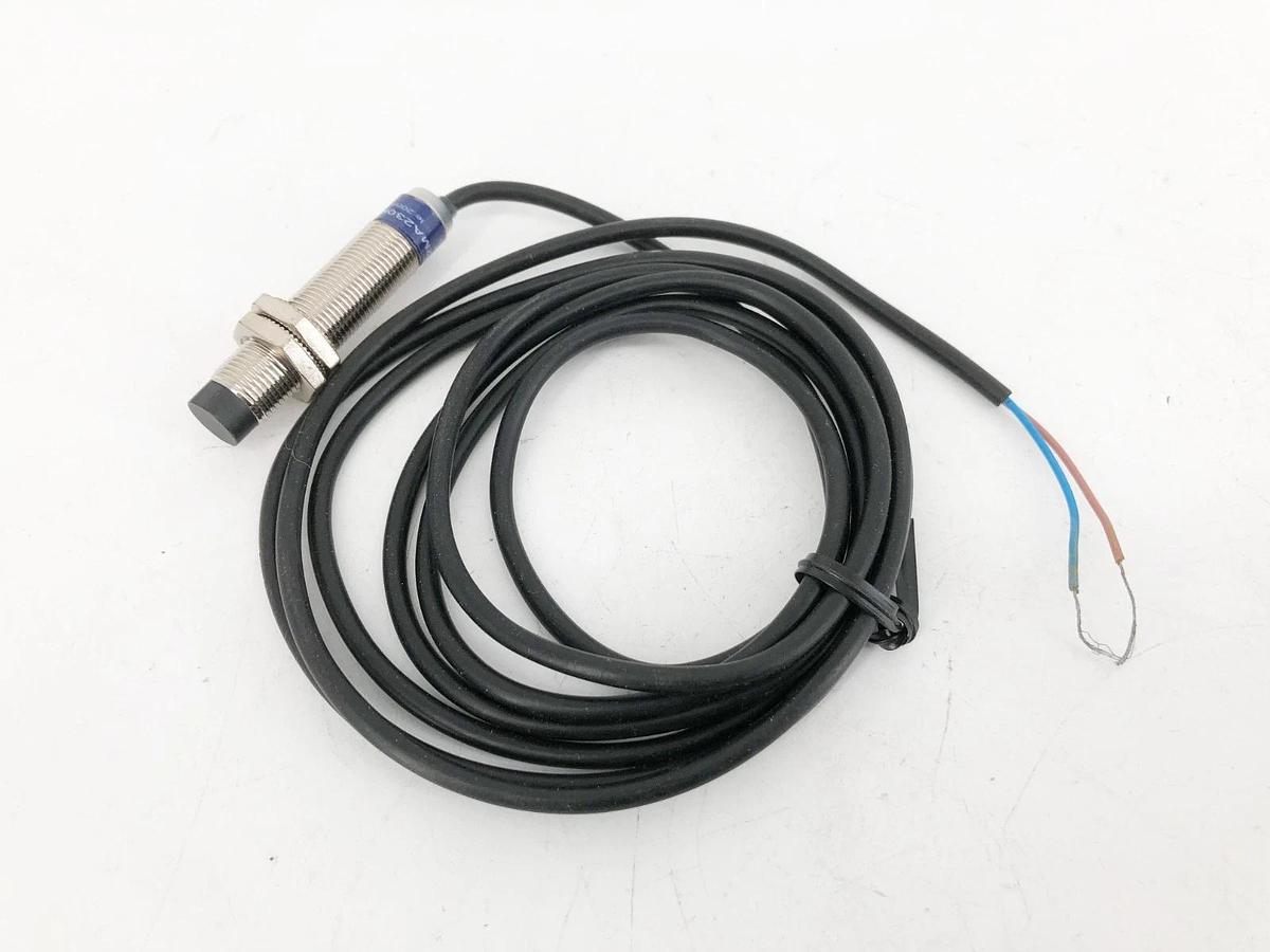 New Telemecanique XS2M12MA230K Proximity Sensor 24-264V 4-Pin - No Box