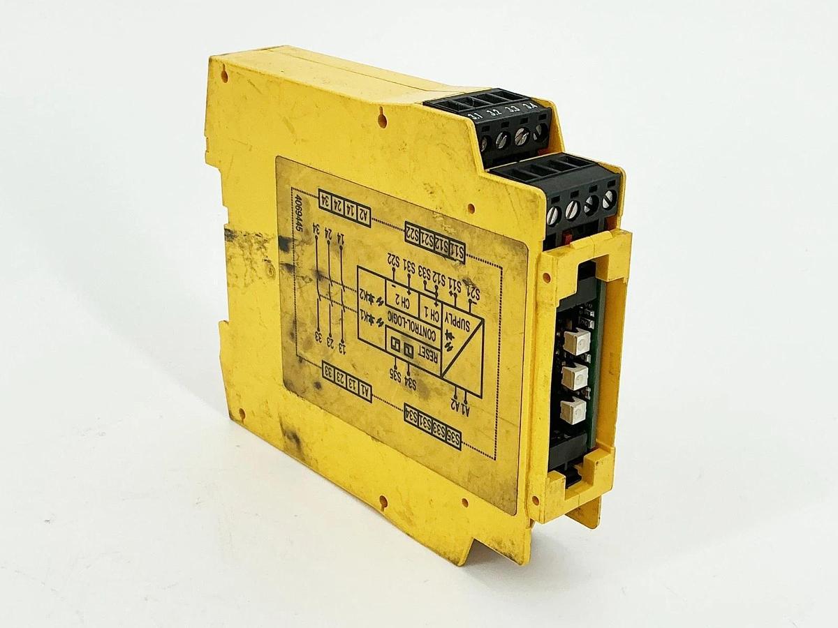 Used Sick UE48-30S3D2 Safety Relay 24VDC 2.6W 5VA 6025097- Parts Only