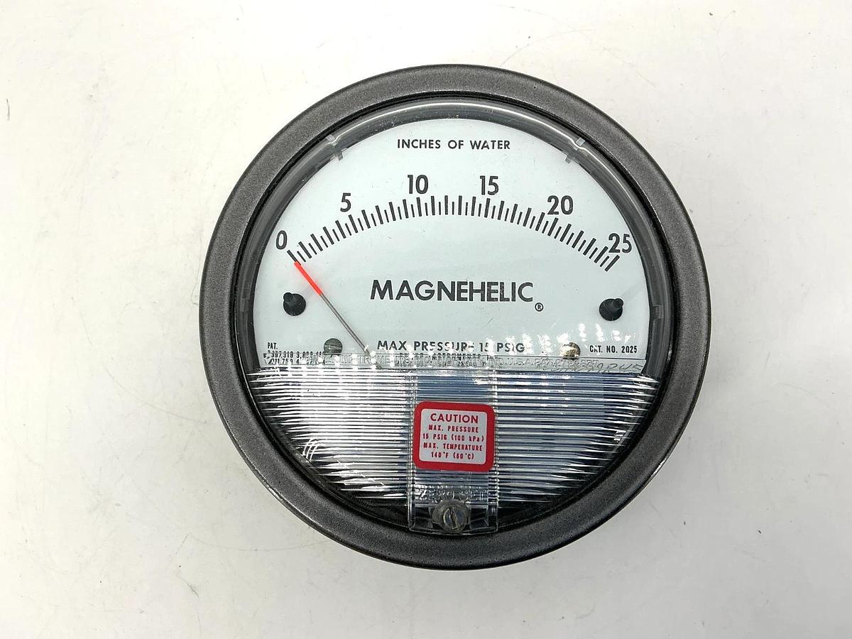 Used Dwyer 2025 Pressure Gauge Magnehelic 0-25" Inches of Water 15PSIG