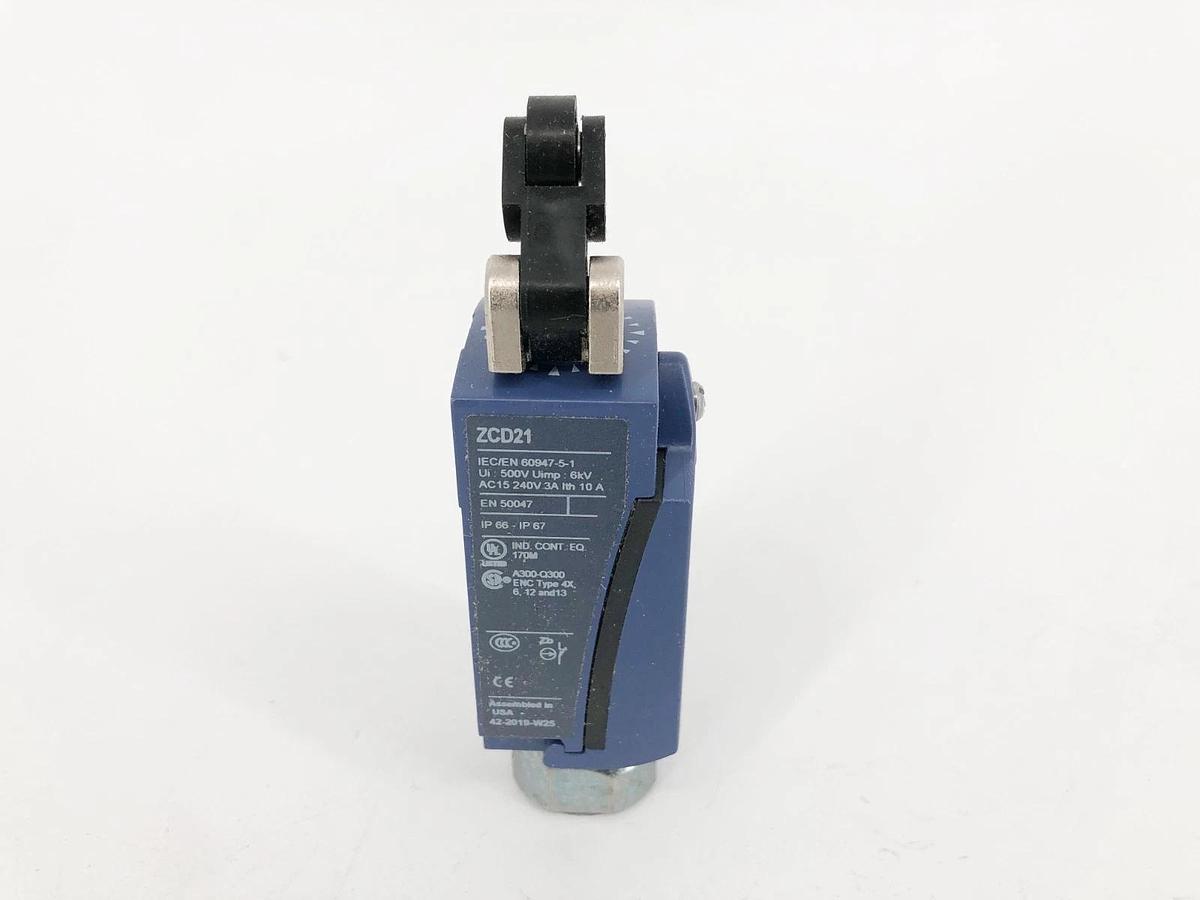 New Telemecanique XCKD2121N12 Limit Switch 240VAC 10A ZCD21 5WJE0